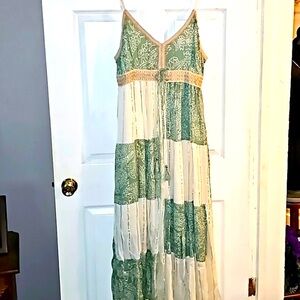 Stunning Green and Gold Maxi Dress Ptp 18- 21 stretchy back